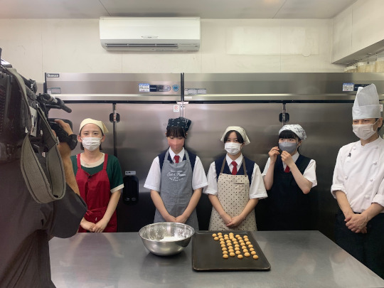 お菓子づくりに挑戦！