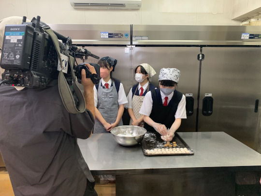 お菓子づくりに挑戦！