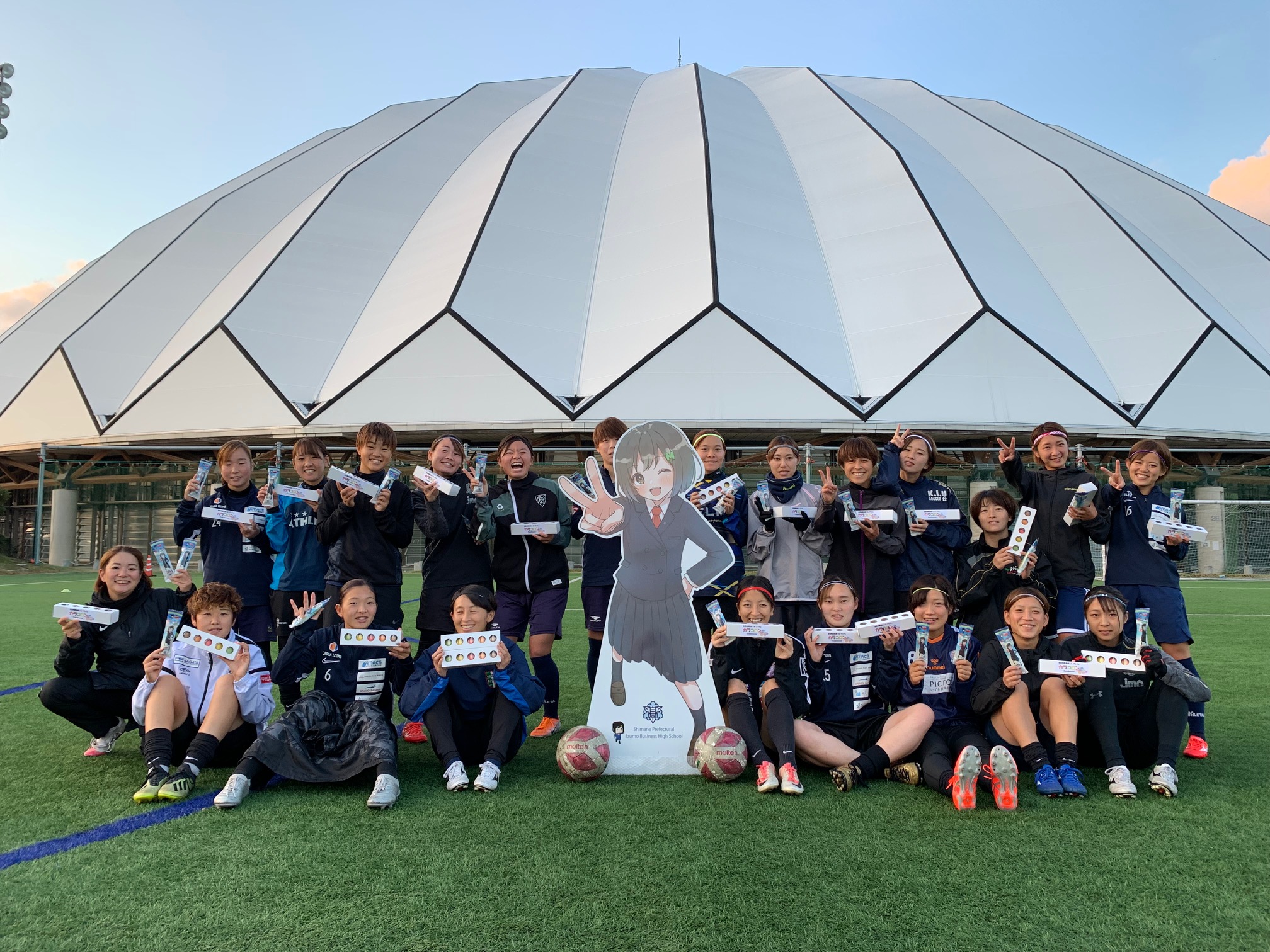 ディオッサ出雲さんにマカロンをお届け！